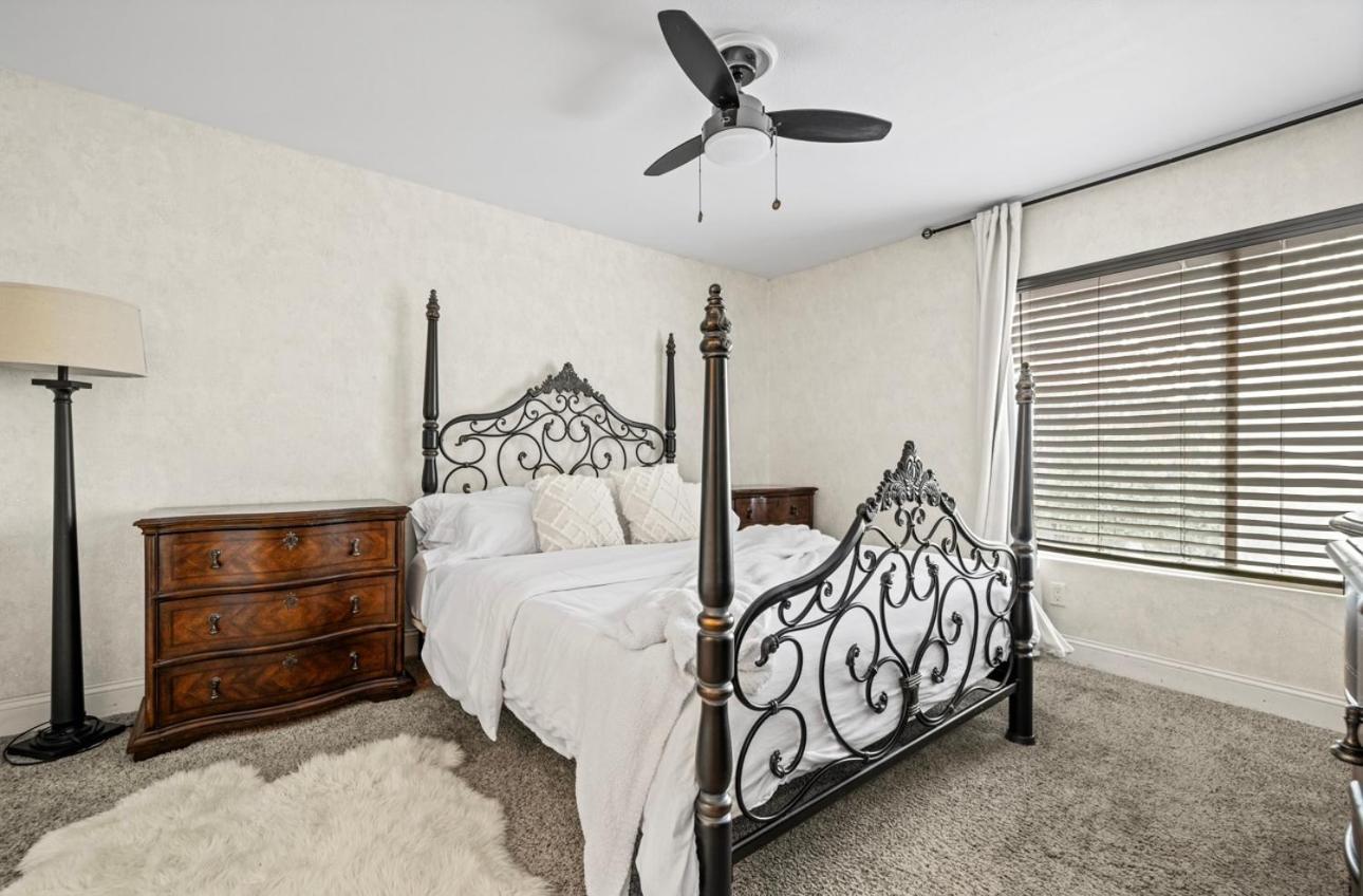 Elegant Hollywood Retreat - Spacious 2br 2ba With Resort-style Amenities Appartement Los Angeles