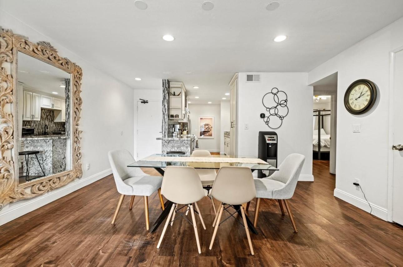 Elegant Hollywood Retreat - Spacious 2br 2ba With Resort-style Amenities Appartement Los Angeles