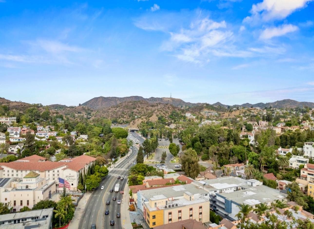 Appartement Elegant Hollywood Retreat - Spacious 2br 2ba With Resort-style Amenities Los Angeles